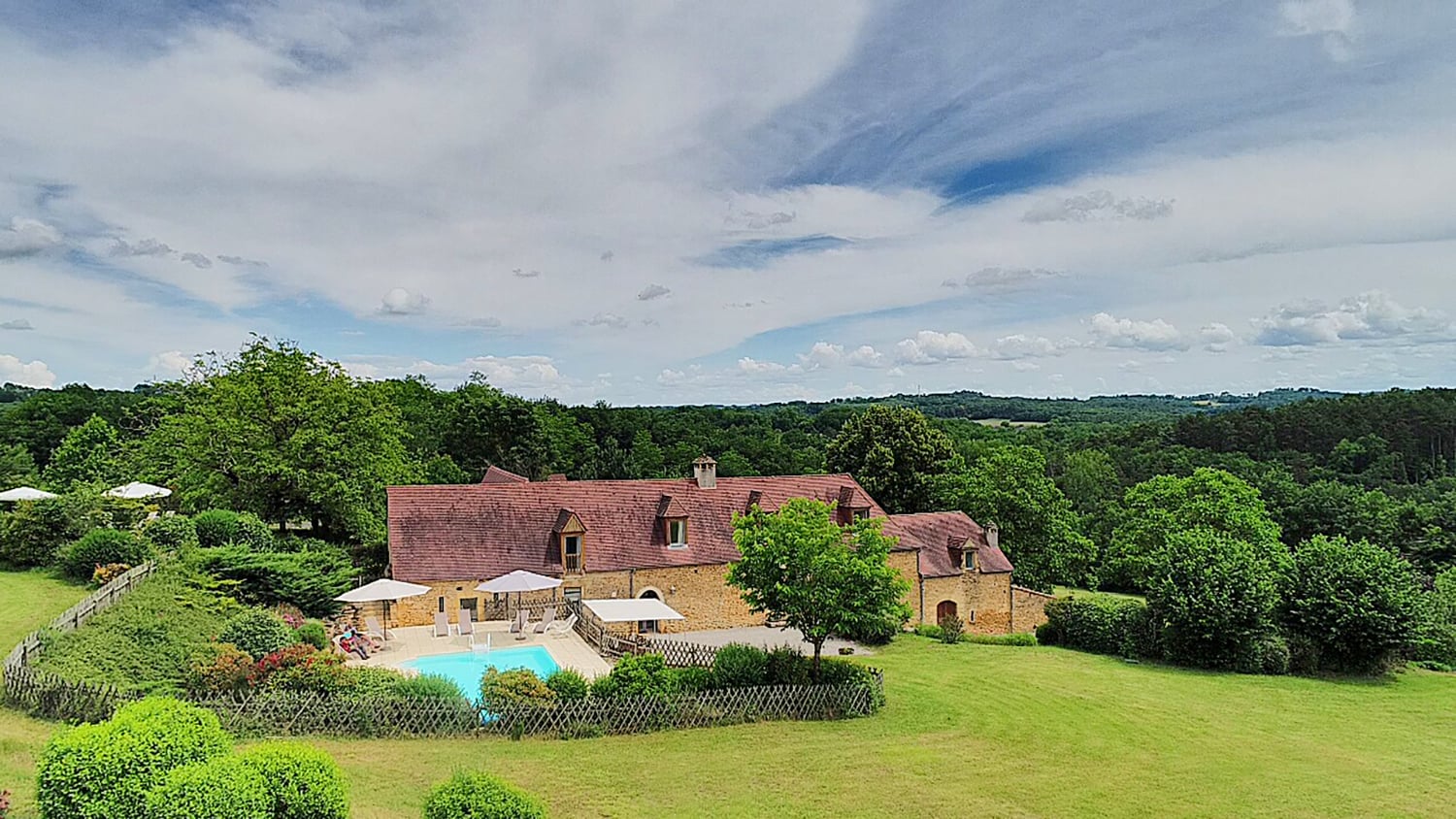Maison de vacances avec piscine privée en Dordogne Maison de vacances avec piscine privée en Dordogne