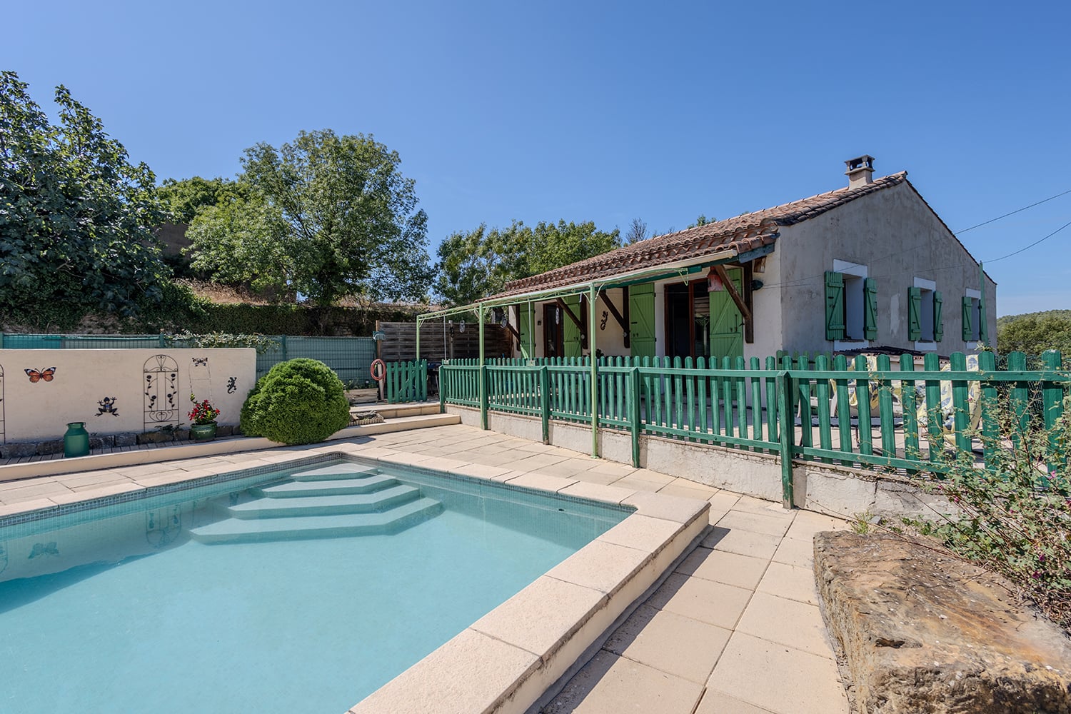 Villa de vacances dans le sud de la France avec piscine privée Villa de vacances dans le sud de la France avec piscine privée